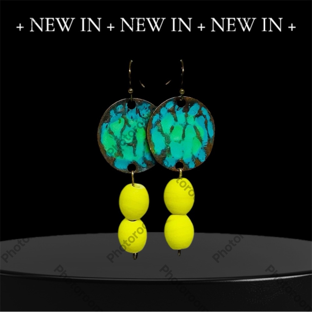 BOUTIQUE Vibrant Green and Yellow Dangle Charm Earrings, Beaded Earrings - Picture 2 of 8